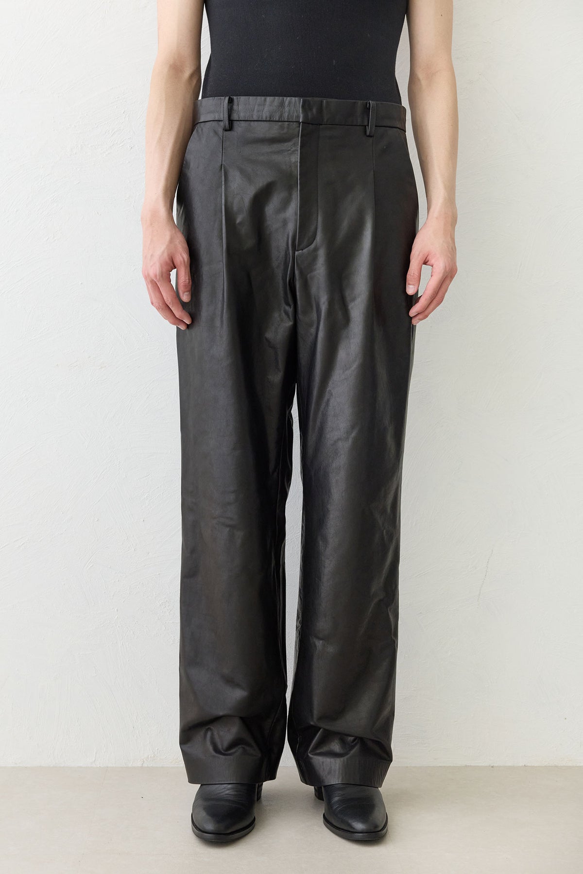 O / OILED LEATHER - BLACK