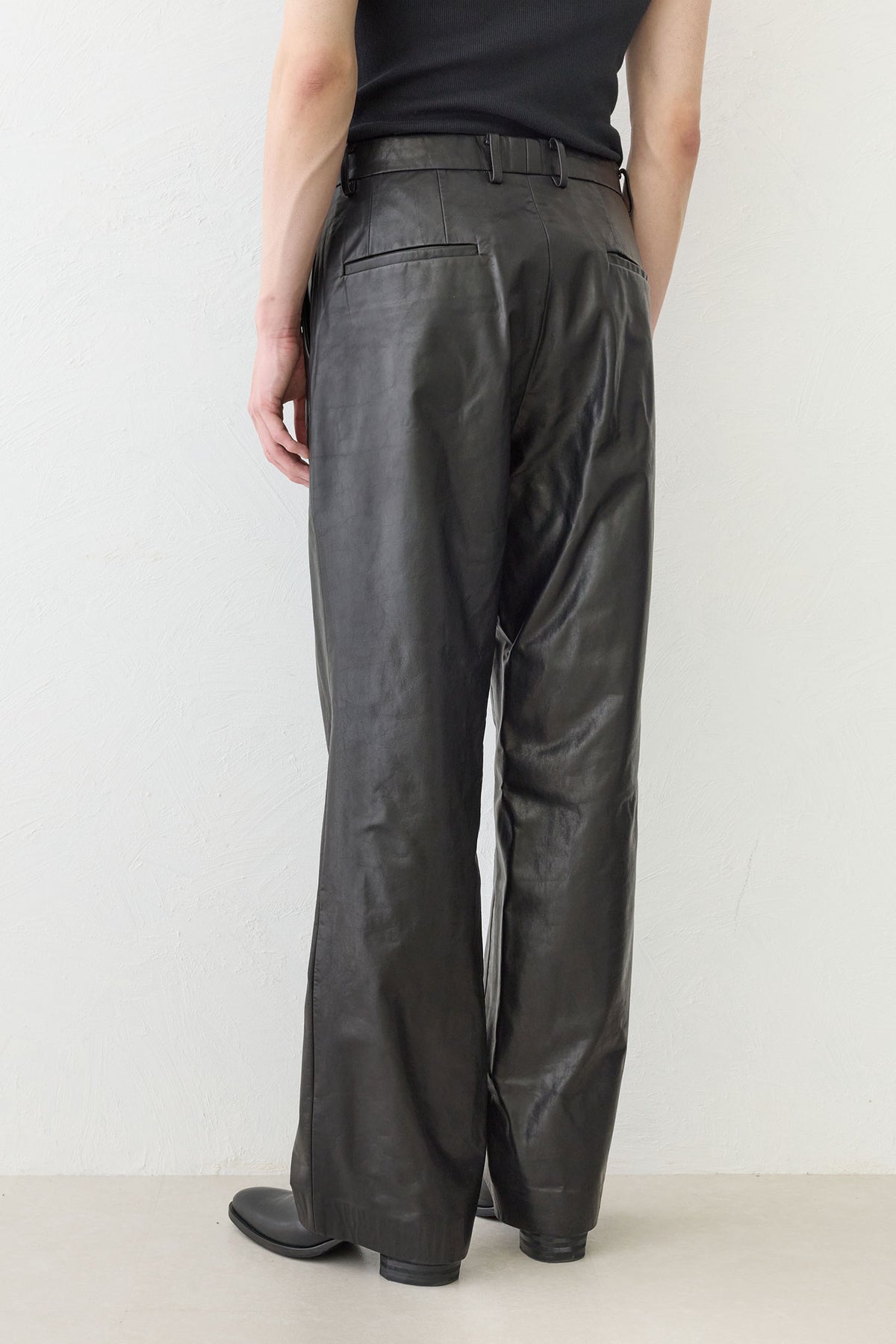 O / OILED LEATHER - BLACK